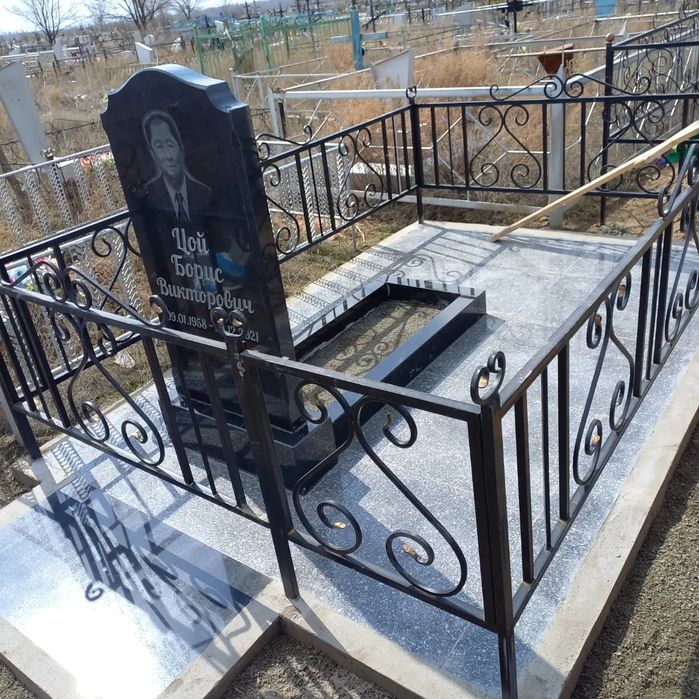 Памятники.Оградки