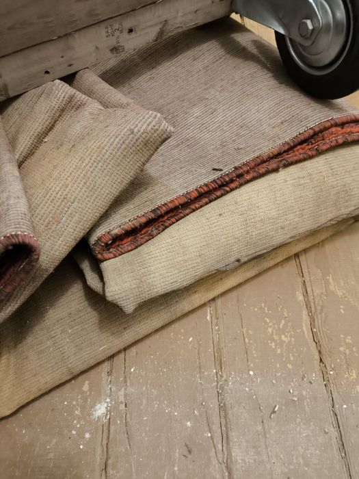 Ковролин отдам за символическую сумму