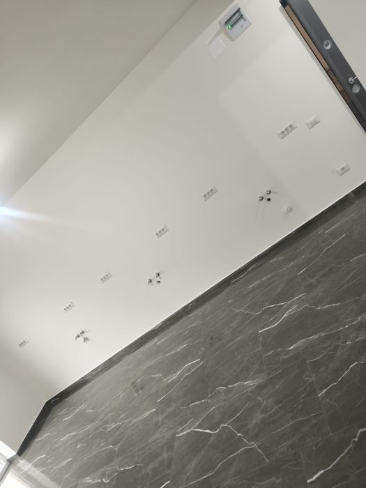 Vând spatiu comercial