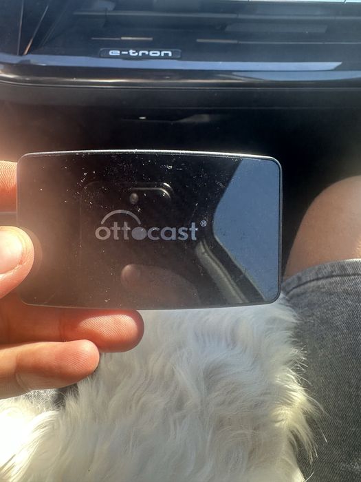 Ottocast Play2Video Pro CA400 – CarPlay / Android Auto