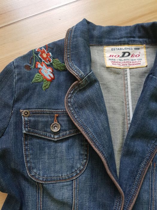 Дънчено яке с бродерии.