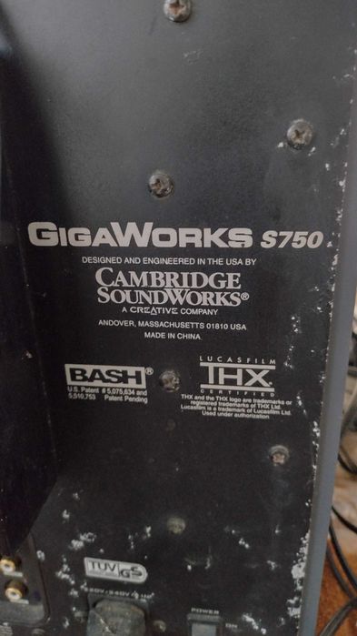 Subwoofer Creative 210W