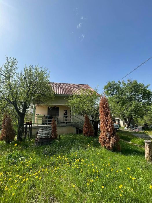 Продавам вила във Врачанските лозя