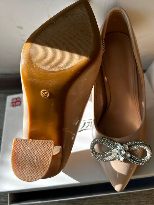 туфли продам новый.