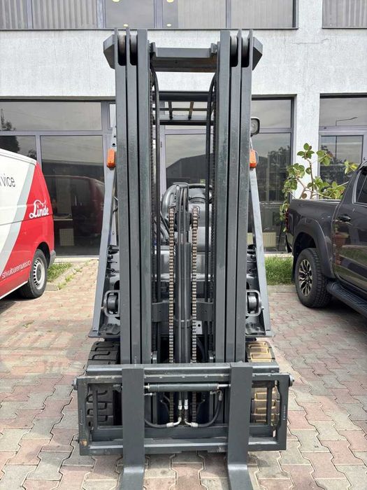Stivuitor - Motostivuitor Diesel Nissan – 1,6 tone TRIPLEX An fabricație: 10/2006