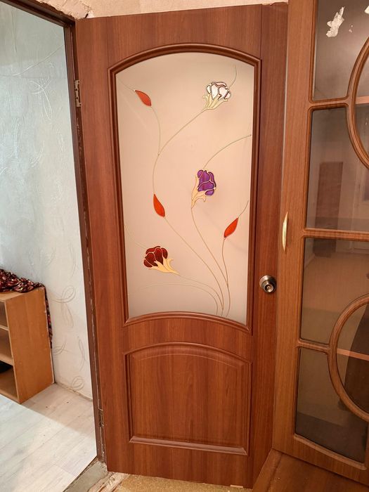 Есік двери.