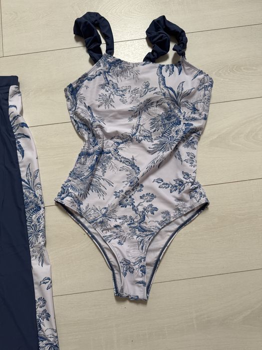 Costum de baie cu fusta. S
