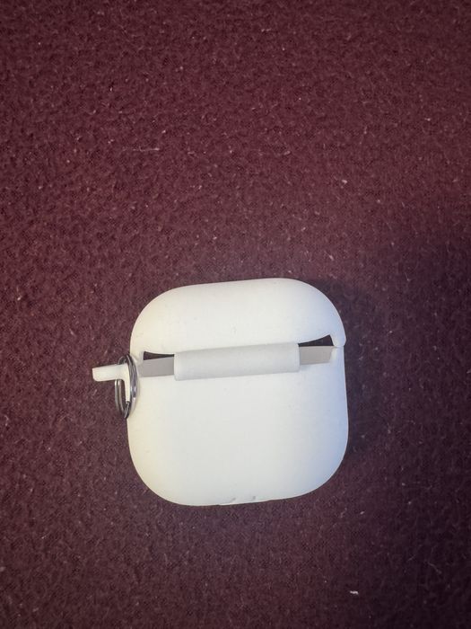 Husa noua airpods 4  culoare alba