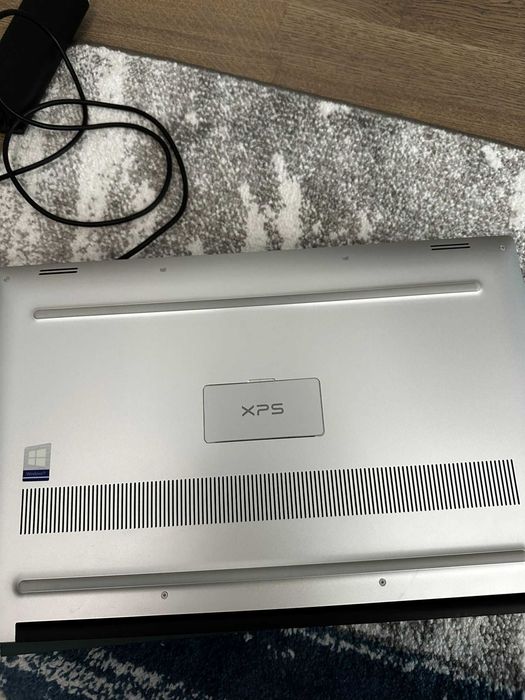 Laptops DELL XPS 15 7590, i7-9750H, 16 GB RAM, 1 TB SSD, TouchScreen - TouchPad stricat