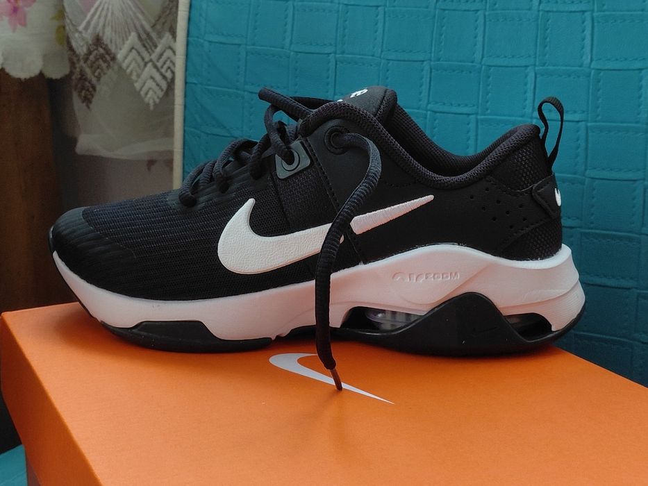 Обувки air zoom bella 6 чисто нови са от about you  но са ми малки