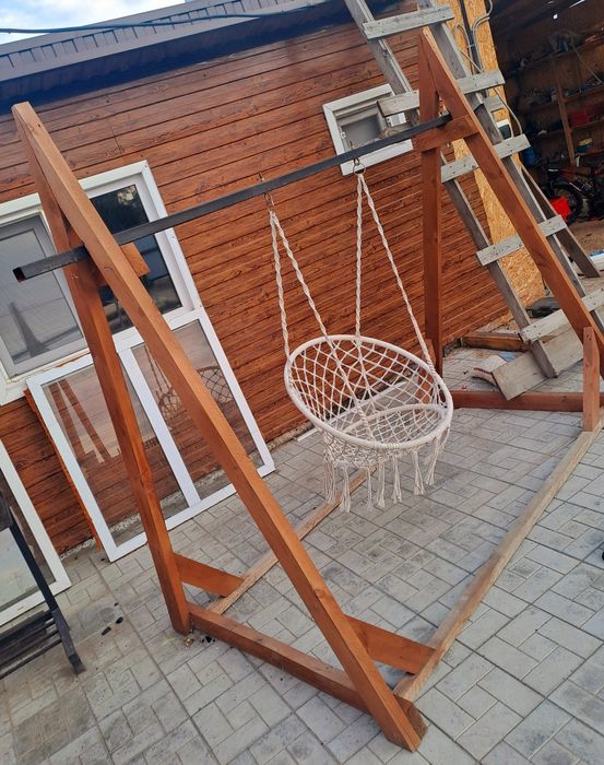 Продам  деревянную качелю
