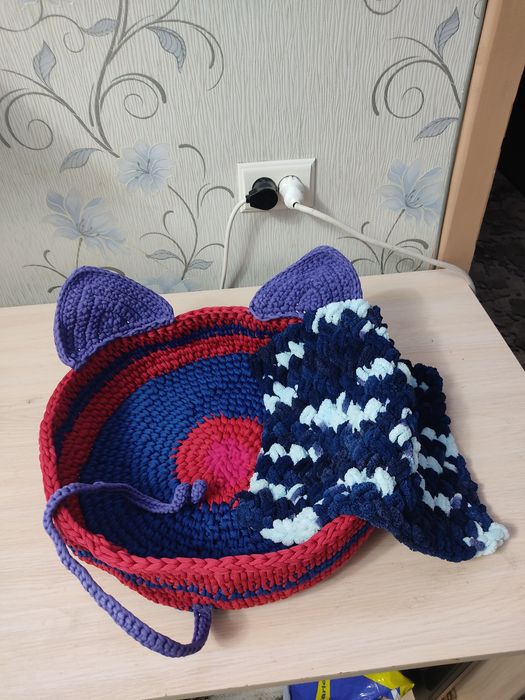 Лежанка для кошки или собаки не крупной породы.