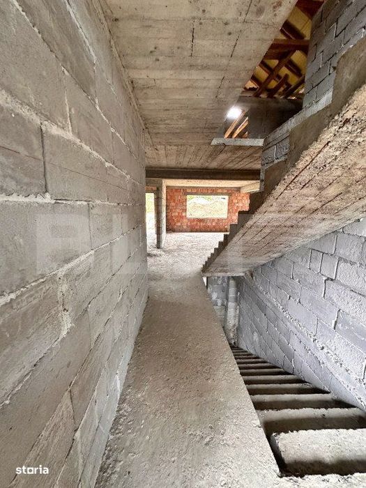 Casa de vanzare la rosu,500 mp utili potential Unic, loc. Manastirea
