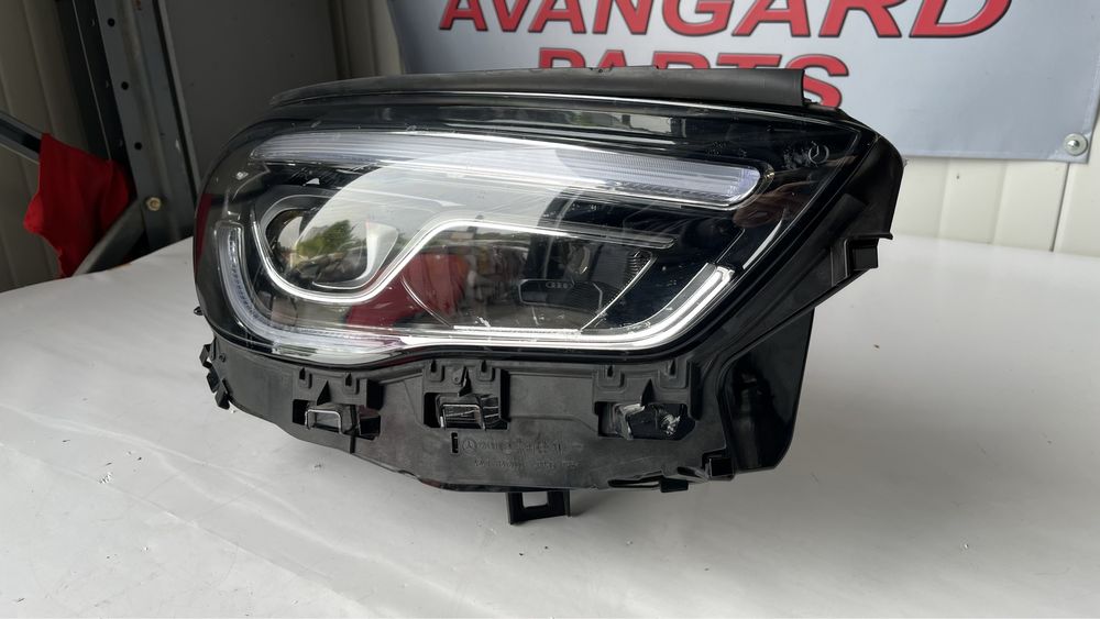 Ляв и десен фар Mercedes GLA w247 2019-