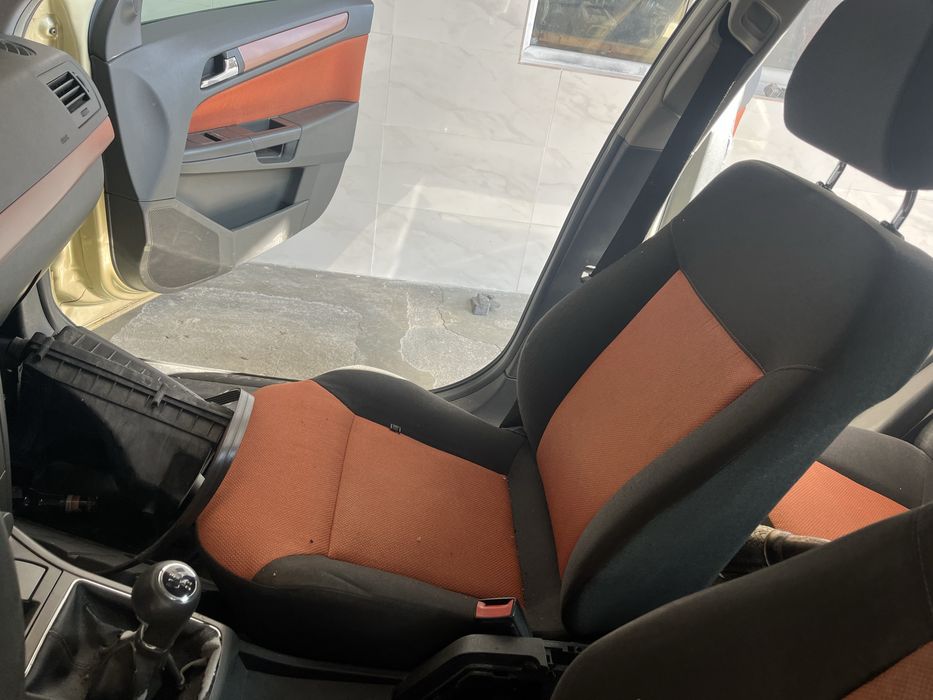 Interior fete de usi opel astra h
