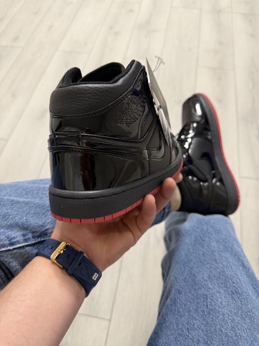 Adidasi Barbati Nike Jordan Mid Negru & Rosu!