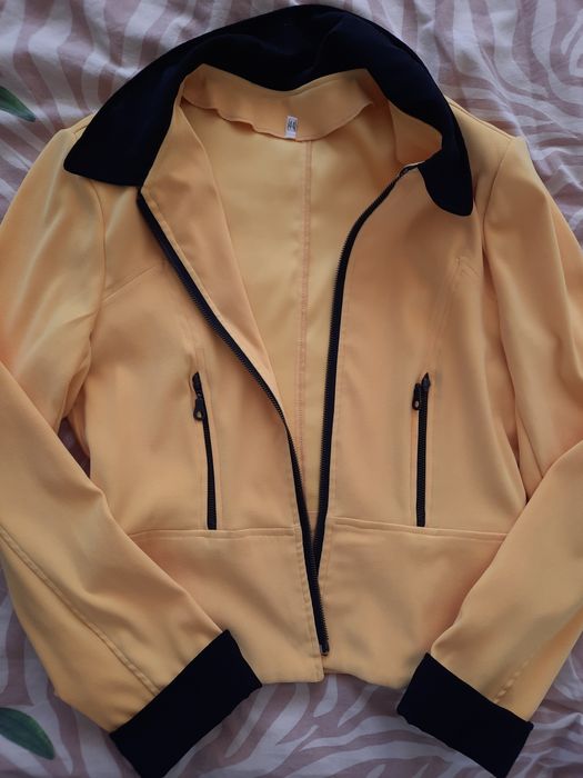 Дамско сако с дълъг ръкав