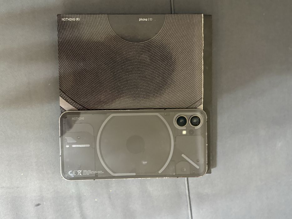 Nothing Phone (1) с гарантией
