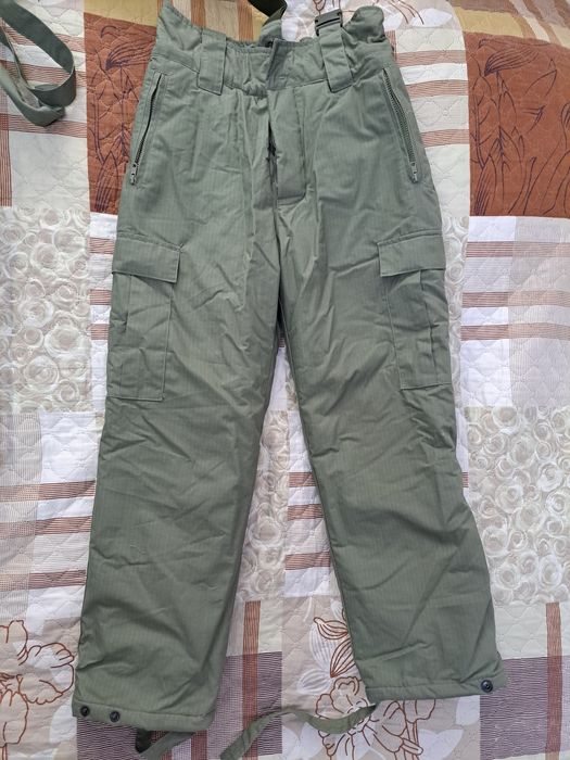 Костюм: бушлат и штаны.