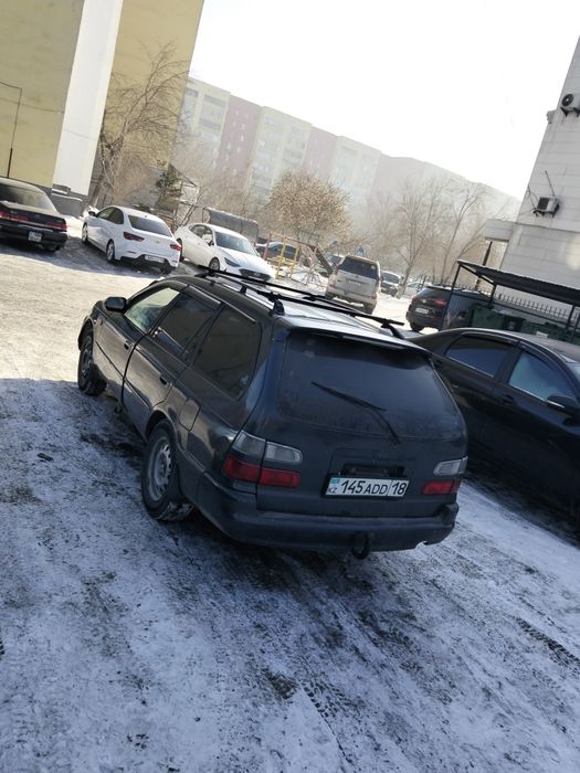 Автомобиль Тойота королла