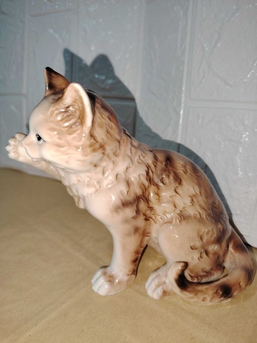 Порцеланова котка
