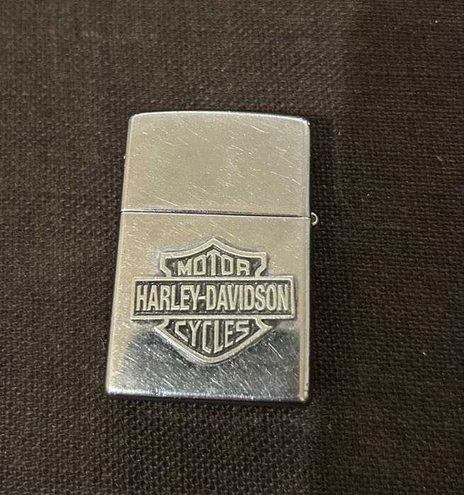 Vând brichetă originală Zippo din 1998