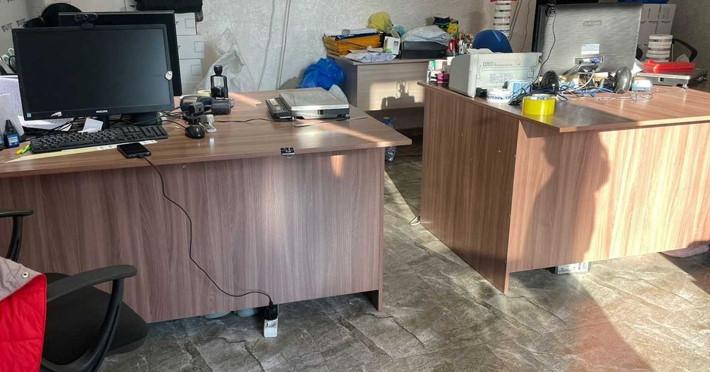 Продаю столы и тумбочки