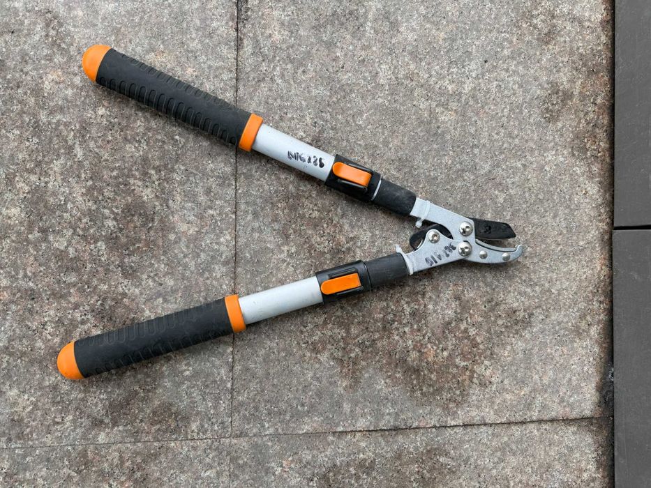 Лопата права/Ножица за клони /Лозарска ножица/Пистолет за водоструйка