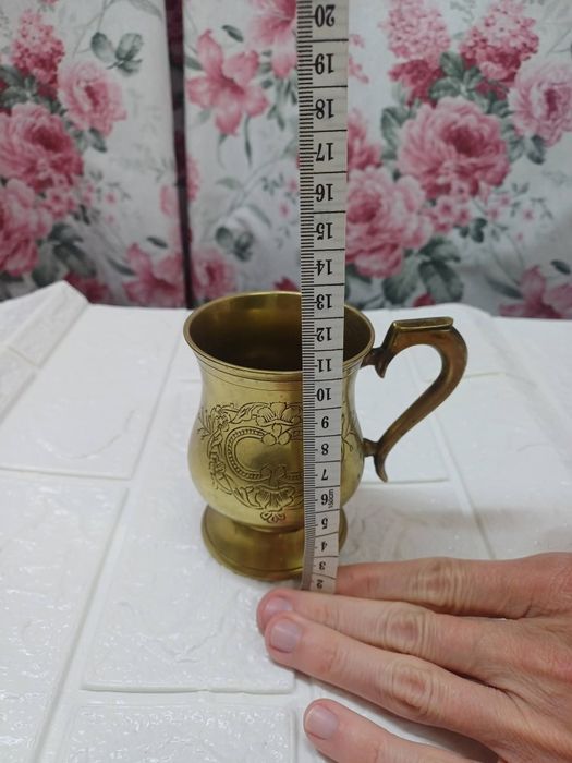 Стара бронзова чаша красиво гравирана