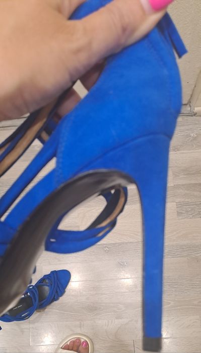 Велурени сандали "Zara" с тънък ток