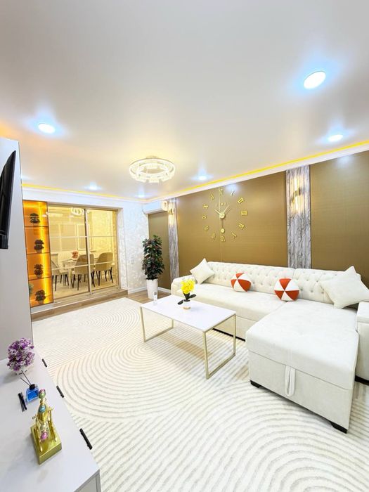 Чиланзар 9.  1в2ком/1этаж. Балкон 2х6.   42м2