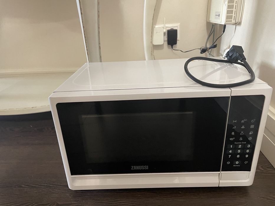Микроволновка Zanussi