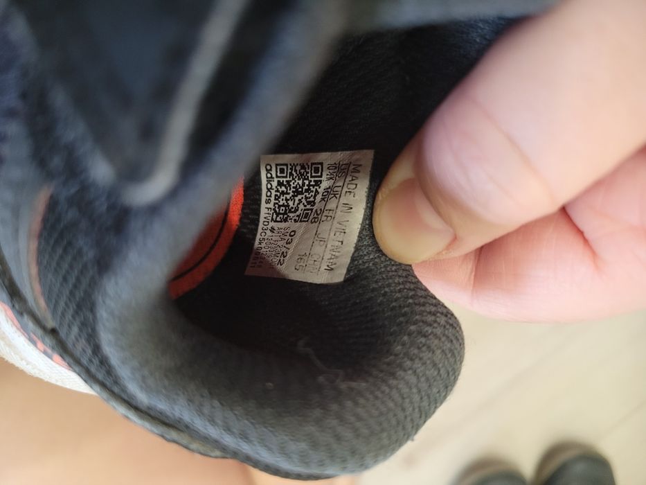 Кроссовки ботинки. Брали в интертопе Цена  5000 за все.