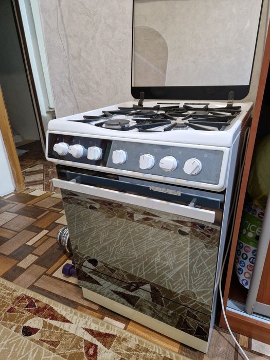 Продам газовую плиту