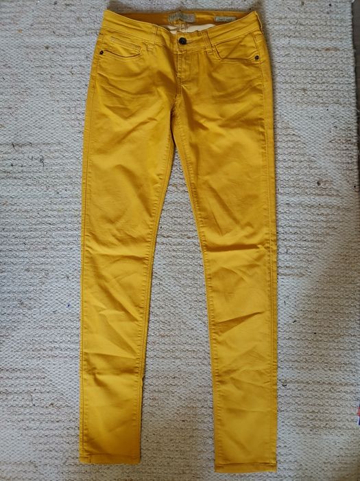 Панталон Guess - цвят горчица