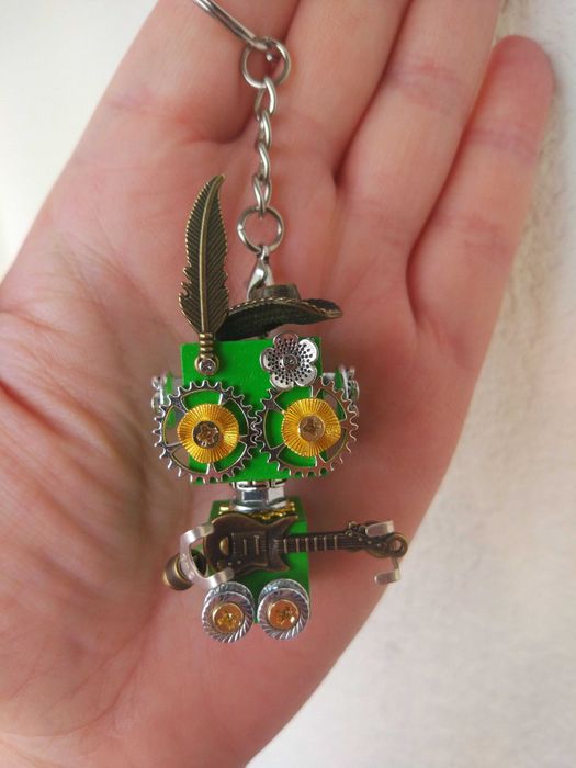 Сувенир брелок из дерева