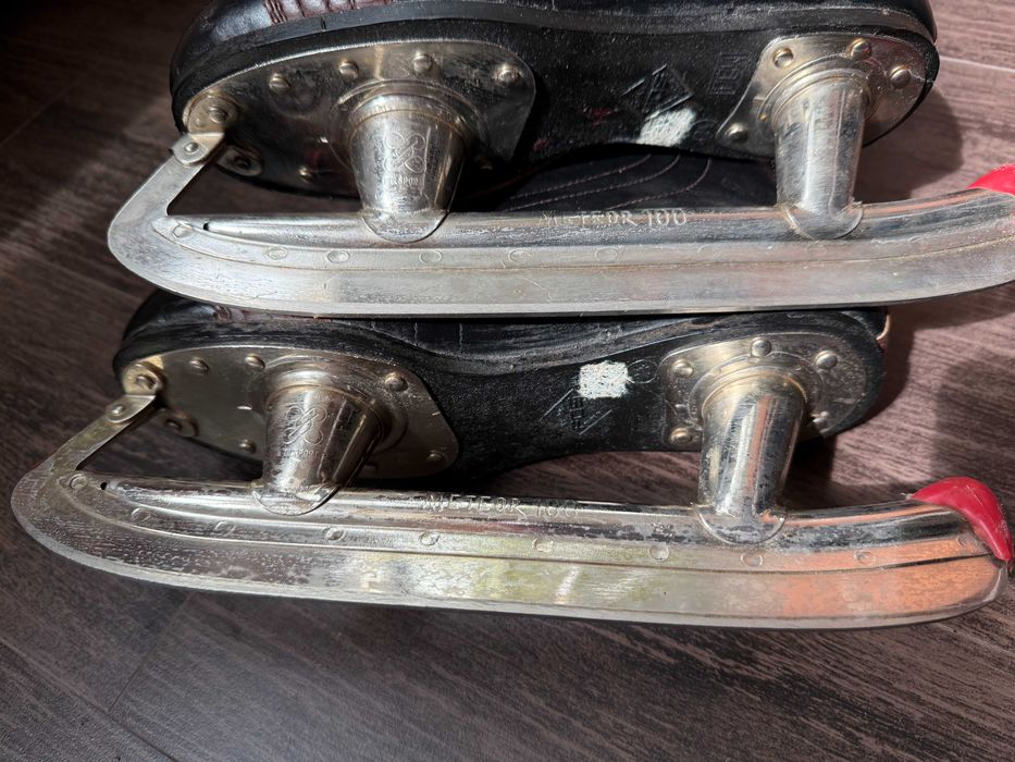 Кънки за хокей пързаляне на лед