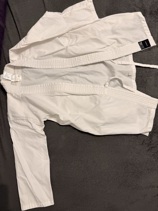 Vând 2 buc kimono karate copii