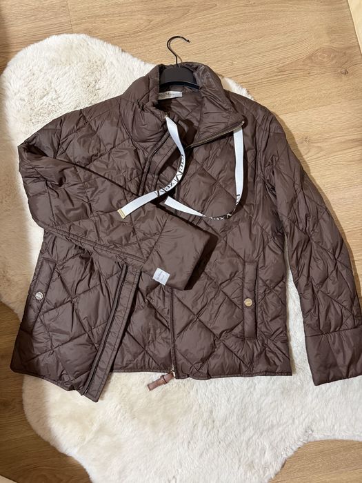 Страхотен модел преходно яке Max Mara