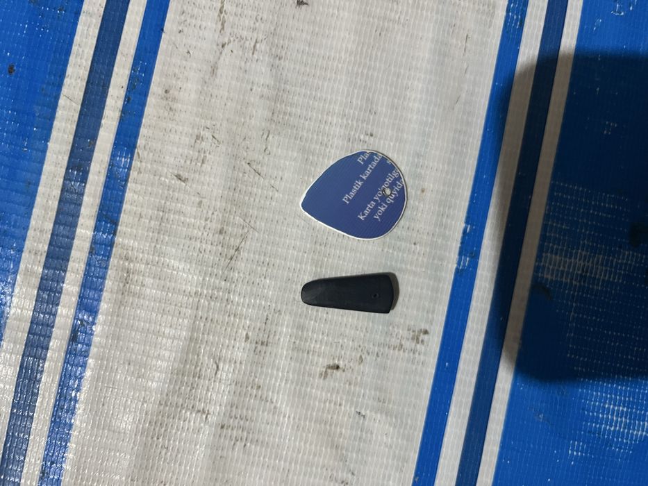 qashqar Rubob holati zor olinadi chalinadi mediator va chexol berilad