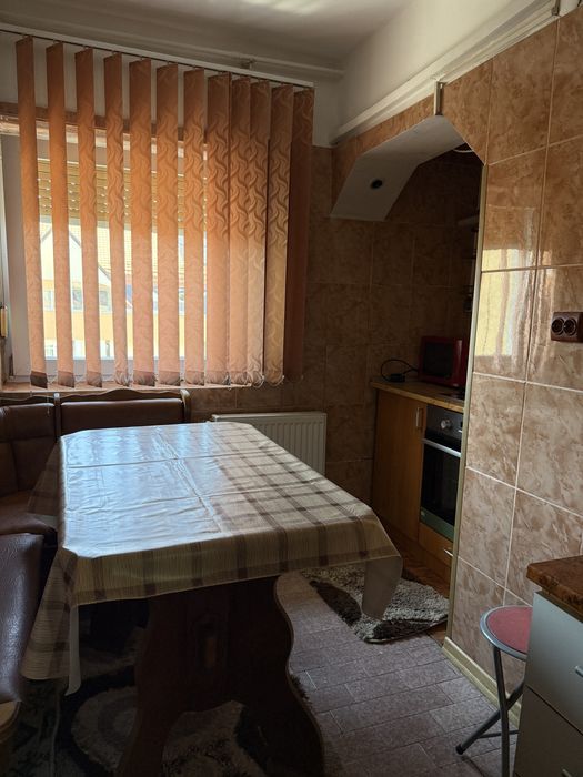 Închiriez apartament cu 2 camere decomandat