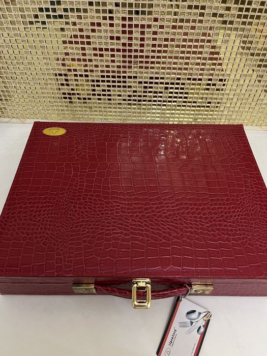 Продам 2 столовых набора на 24 персон