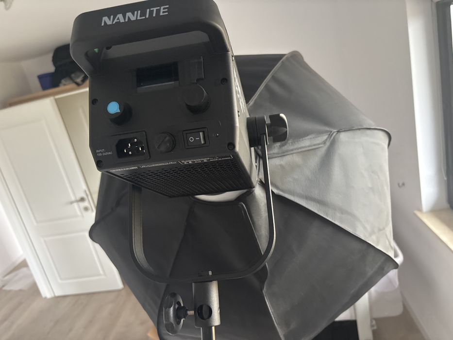 Set lumină video profesională NANLITE FS-300 + Softbox GODOX
