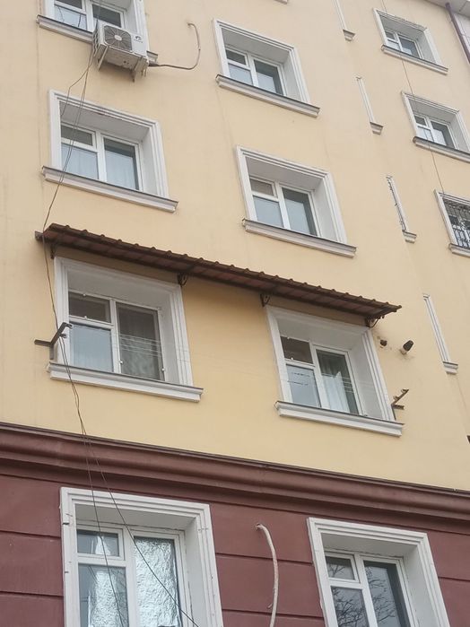 Установка козырьков над  окнами быстро и качественно.