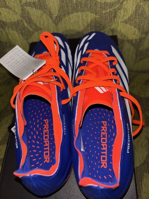 Нови футболни обувки Adidas Predator league  MG