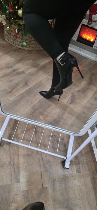 Ботильоны на высокой шпильке.