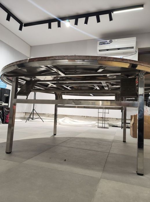 Aylanuvchi stol sotiladi