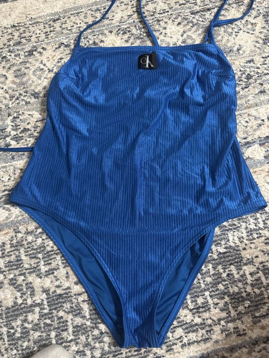 новый купальник calvin klein размер L