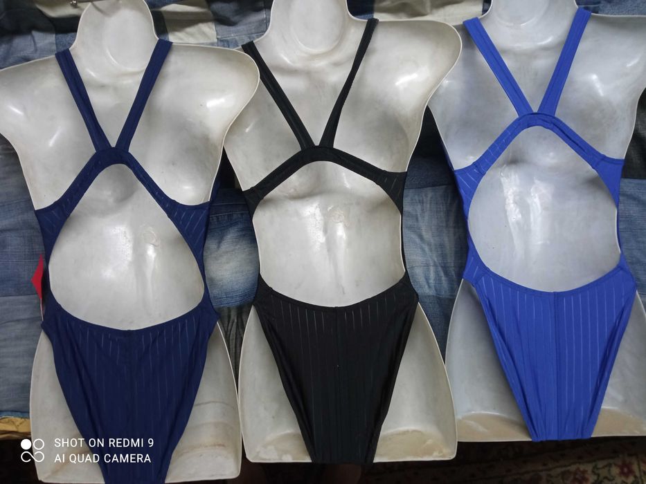 Купальники для бассейна.