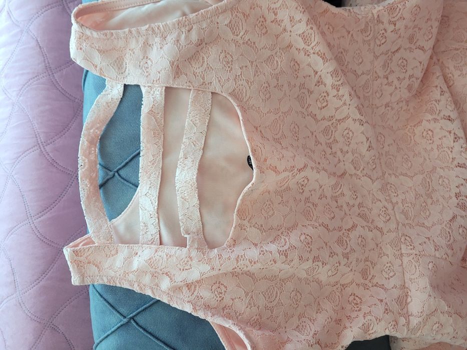 Розова дантелена рокля на Lc waikiki